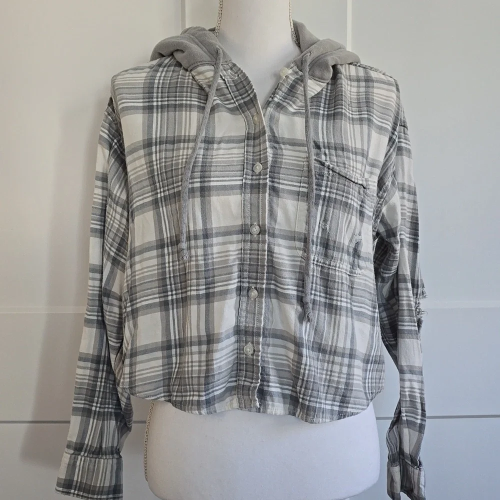 American Eagle Outfitters Gray and White Plaid Button-Down Shirt - Picture 2 of 7